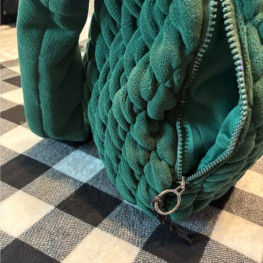 Free People Pucker Up Fleece Carryall Quilted, Adjustable strap, NWT - Picture 12 of 13